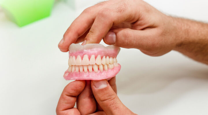Zahnbrücken und Prothesen als Alternative zum Implantat bei Zahnak in München Schwabing