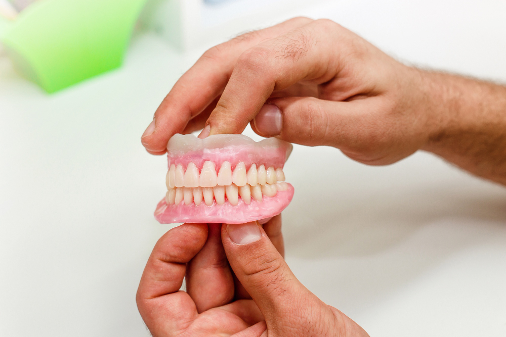 Zahnbrücken und Prothesen als Alternative zum Implantat bei Zahnak in München Schwabing