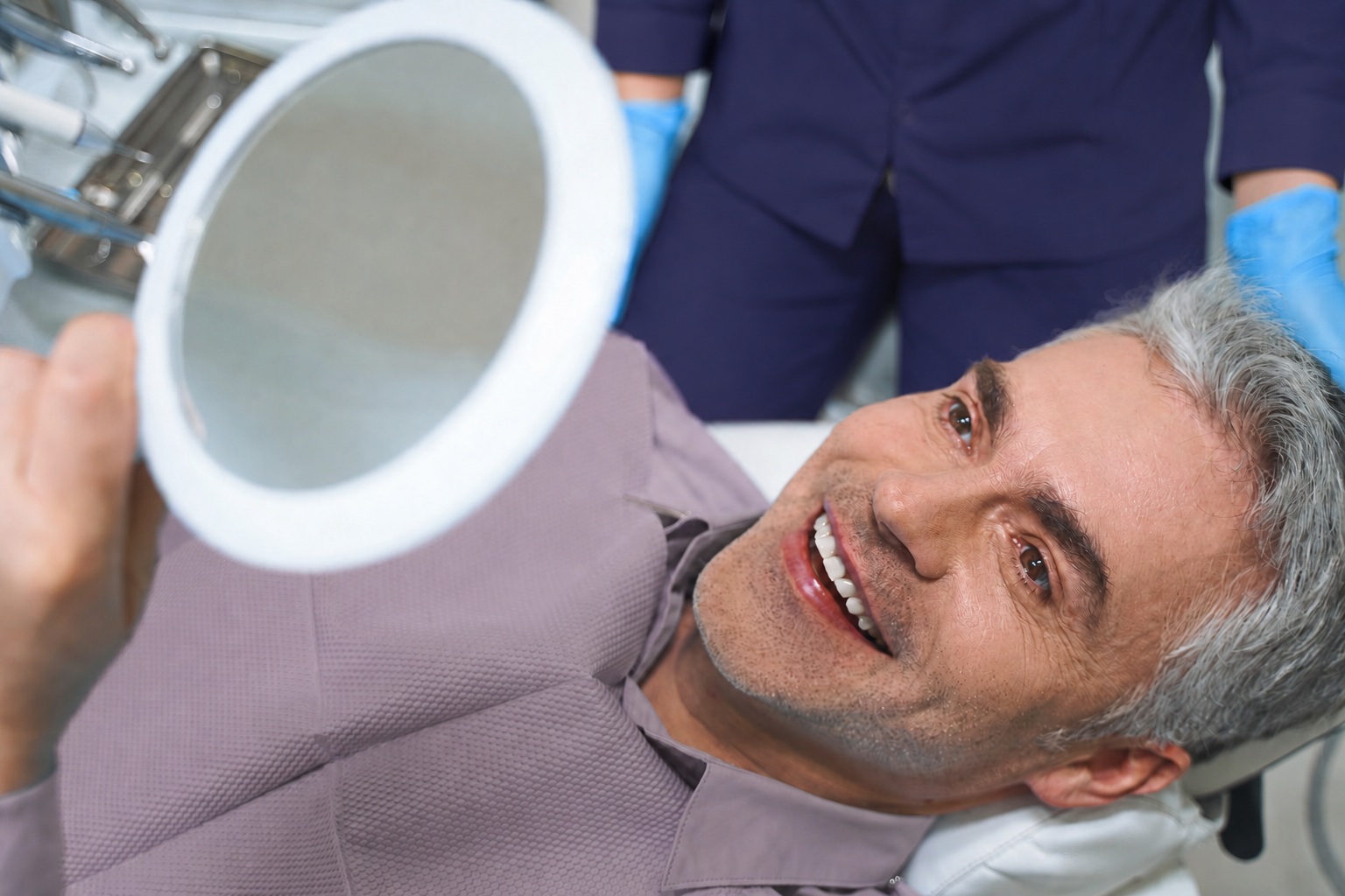 2149103570 Implantation eines Zahnimplantats bei Zahnak in München Schwabing